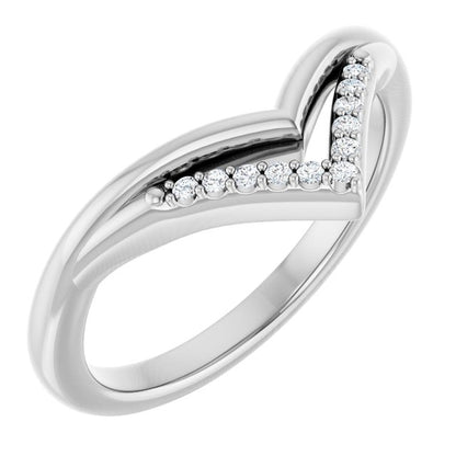 .04 CTW Natural Diamond Contour Band