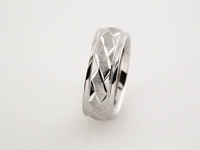Milgrain Edge Geometric Faceted Comfort-Fit Half Round Band