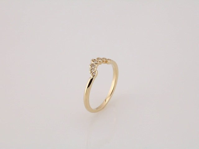 .04 CTW Natural Diamond Vintage-Inspired Contour Band
