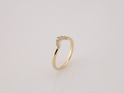 .04 CTW Natural Diamond Vintage-Inspired Contour Band