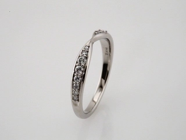 1/5 CTW Natural Diamond Pinched Contour Band