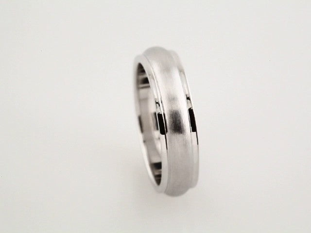 Grooved Comfort-Fit Half Round Band, 5 mm